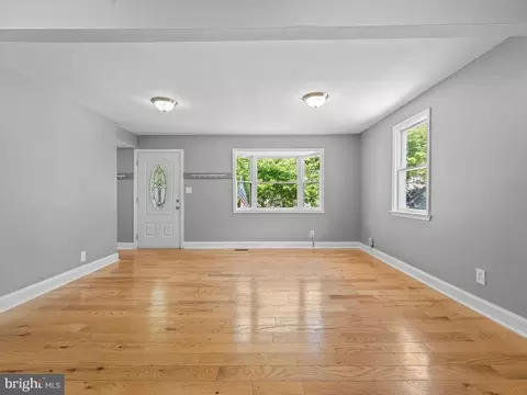 Living - 273 Magothy Blvd, Pasadena, MD 21122 photo 3 of 8