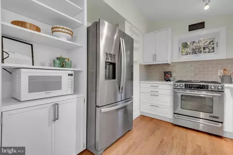 Kitchen - 155 Ridgeway Cir, Arnold, MD 21012 photo 3 of 3