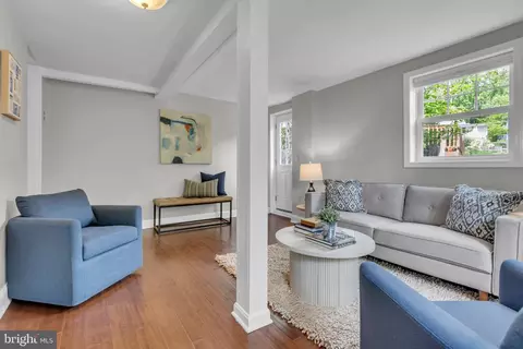 Living - 155 Ridgeway Cir, Arnold, MD 21012 photo 2 of 3