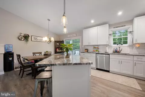 Entry Way - 1243 Silver Run Dr, Pasadena, MD 21122 photo 4 of 9