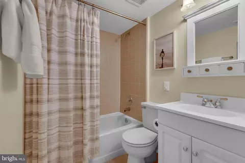 Bath - 1173 Parrish Pl, Arnold, MD 21012 photo 6 of 6