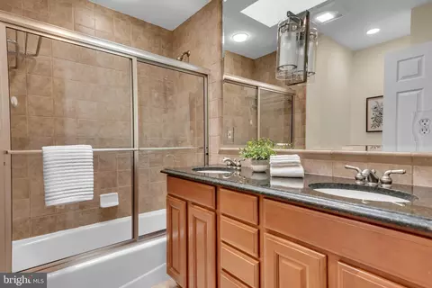 Bath - 1173 Parrish Pl, Arnold, MD 21012 photo 5 of 6