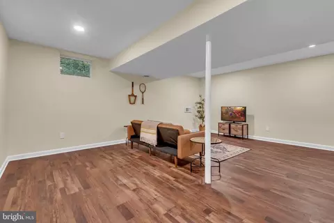 Living - 1173 Parrish Pl, Arnold, MD 21012 photo 3 of 4