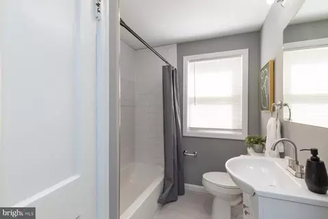 Entry Way - 207 Riverview #207, Baltimore, MD 21225 photo 2 of 3