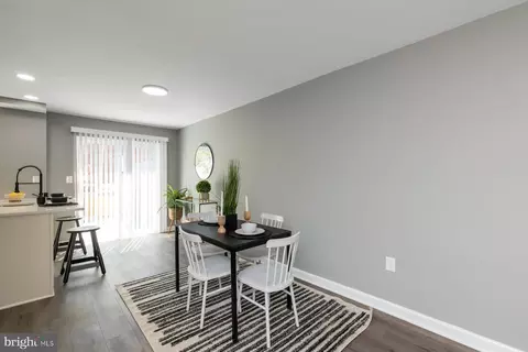 Dining - 207 Riverview #207, Baltimore, MD 21225 photo 1 of 3