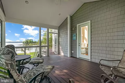 Exterior - 465 Edgewater Rd, Pasadena, MD 21122 photo 7 of 12
