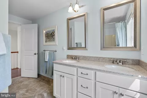 Entry Way - 465 Edgewater Rd, Pasadena, MD 21122 photo 4 of 4