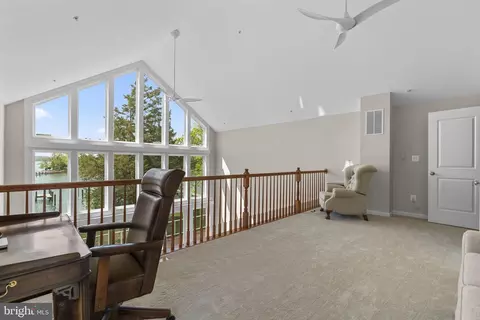 Entry Way - 465 Edgewater Rd, Pasadena, MD 21122 photo 3 of 4