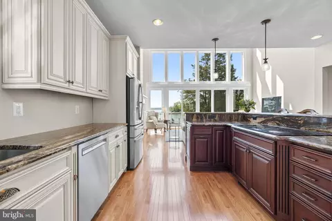 Kitchen - 465 Edgewater Rd, Pasadena, MD 21122 photo 2 of 6