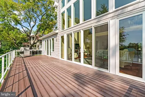 Exterior - 465 Edgewater Rd, Pasadena, MD 21122 photo 10 of 12