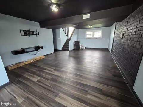 Living - 7513 Saffron Ct, Hanover, MD 21076 photo 4 of 5