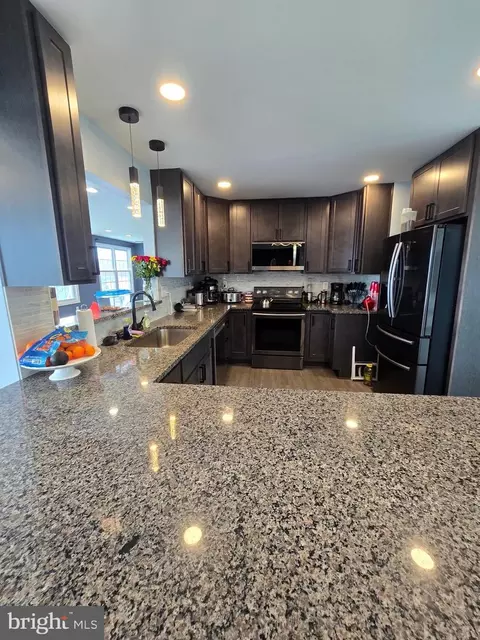 Kitchen - 7513 Saffron Ct, Hanover, MD 21076 photo 2 of 3