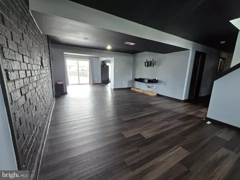 Living - 7513 Saffron Ct, Hanover, MD 21076 photo 3 of 5