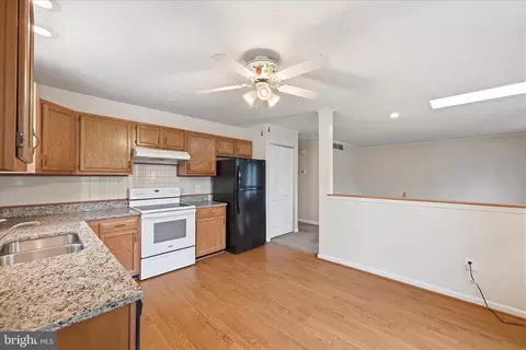 810 205th St, Pasadena, MD 21122