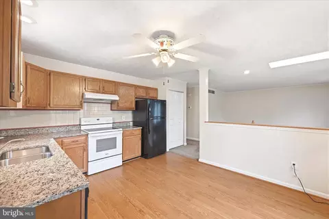810 205th St, Pasadena, MD 21122