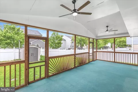 810 205th St, Pasadena, MD 21122