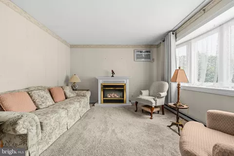Living - 306 Clifton Ave, Arnold, MD 21012 photo 1 of 2