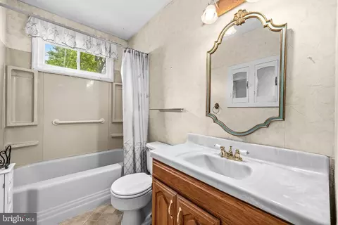 Bath - 306 Clifton Ave, Arnold, MD 21012 photo 1 of 1