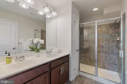 Bath - 116 Vanguard Ln, Annapolis, MD 21401 photo 2 of 3