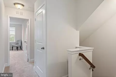Entry Way - 116 Vanguard Ln, Annapolis, MD 21401 photo 4 of 7