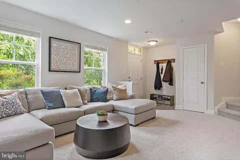 Entry Way - 116 Vanguard Ln, Annapolis, MD 21401 photo 6 of 7
