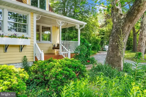 565 Sunset Knoll Rd, Pasadena, MD 21122