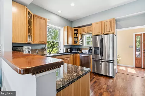 Kitchen - 1260 Hillside Rd, Pasadena, MD 21122 photo 4 of 4