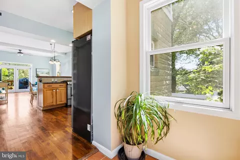 Entry Way - 1260 Hillside Rd, Pasadena, MD 21122 photo 1 of 5
