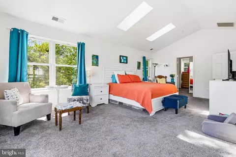 Bedroom - 1260 Hillside Rd, Pasadena, MD 21122 photo 5 of 7