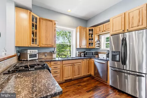 Kitchen - 1260 Hillside Rd, Pasadena, MD 21122 photo 3 of 4