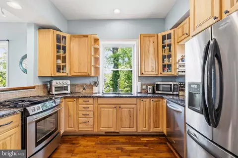 Kitchen - 1260 Hillside Rd, Pasadena, MD 21122 photo 2 of 4