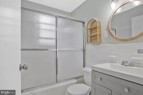 Bath - 1609 Bentley Rd, Edgewater, MD 21037 photo 1 of 3
