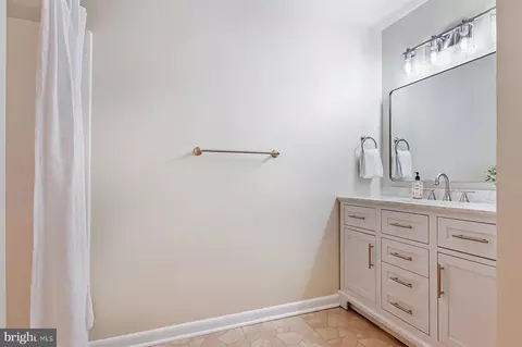 Bath - 4119 Waterview Dr, Edgewater, MD 21037 photo 3 of 3