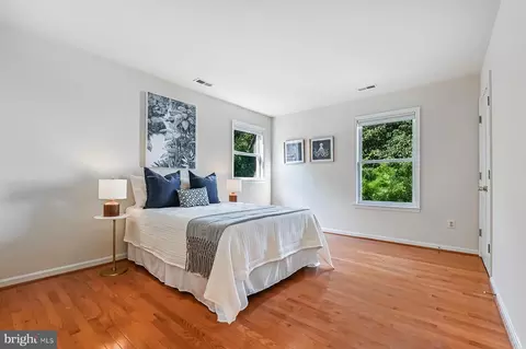 Bedroom - 4119 Waterview Dr, Edgewater, MD 21037 photo 2 of 4