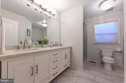 Bath - 4119 Waterview Dr, Edgewater, MD 21037 photo 2 of 3