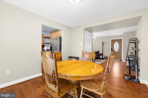 Dining - 1013 Cape Splitt Harbour, Pasadena, MD 21122 photo 2 of 2