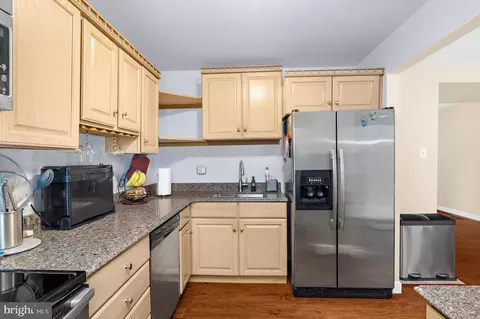 Kitchen - 1013 Cape Splitt Harbour, Pasadena, MD 21122 photo 2 of 2