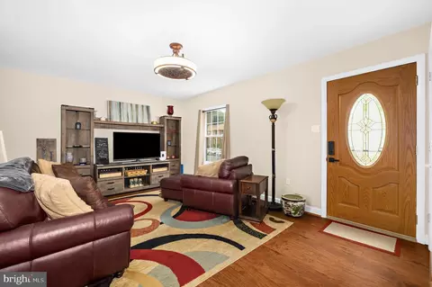 Entry Way - 1013 Cape Splitt Harbour, Pasadena, MD 21122 photo 1 of 3