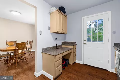 Entry Way - 1013 Cape Splitt Harbour, Pasadena, MD 21122 photo 3 of 3