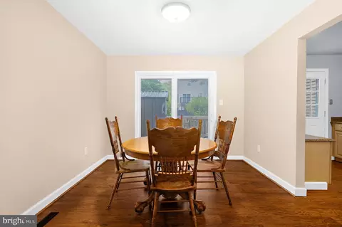 Dining - 1013 Cape Splitt Harbour, Pasadena, MD 21122 photo 1 of 2