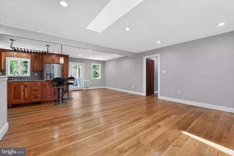 Living - 1186 Bunker, Arnold, MD 21012 photo 3 of 3