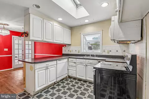 Kitchen - 347 Marganza S, Laurel, MD 20724 photo 1 of 3