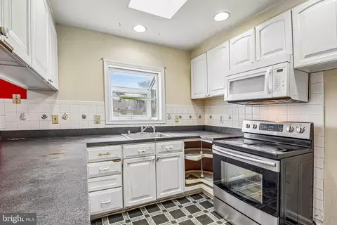 Kitchen - 347 Marganza S, Laurel, MD 20724 photo 3 of 3