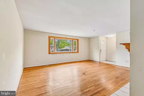 Living - 347 Marganza S, Laurel, MD 20724 photo 5 of 8
