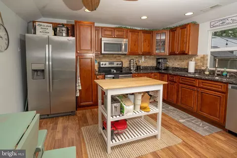 Kitchen - 1816 Cremen Rd, Pasadena, MD 21122 photo 2 of 4