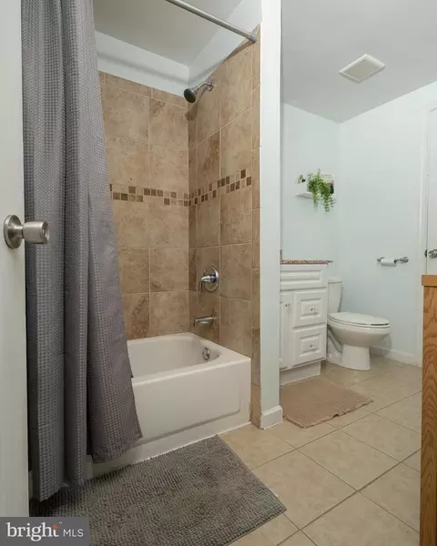 Bath - 1816 Cremen Rd, Pasadena, MD 21122 photo 4 of 6