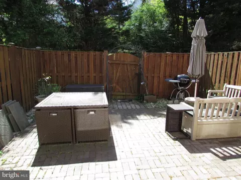 1165 Jeffrey Dr, Crofton, MD 21114 photo 4