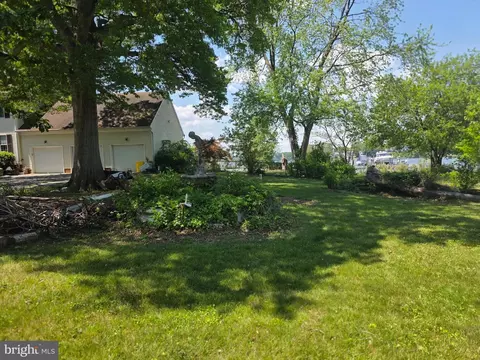 Exterior - 145 Edgewater Dr, Edgewater, MD 21037 photo 36 of 46