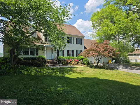 Exterior - 145 Edgewater Dr, Edgewater, MD 21037 photo 3 of 46