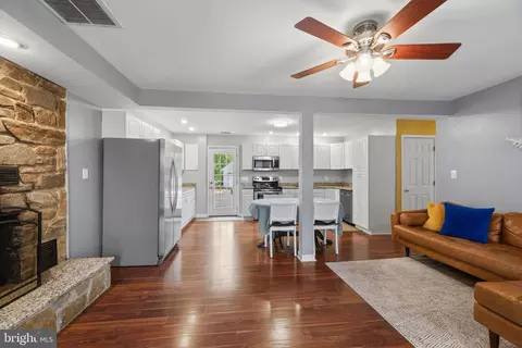 Entry Way - 243 Mallard Dr, Pasadena, MD 21122 photo 1 of 4